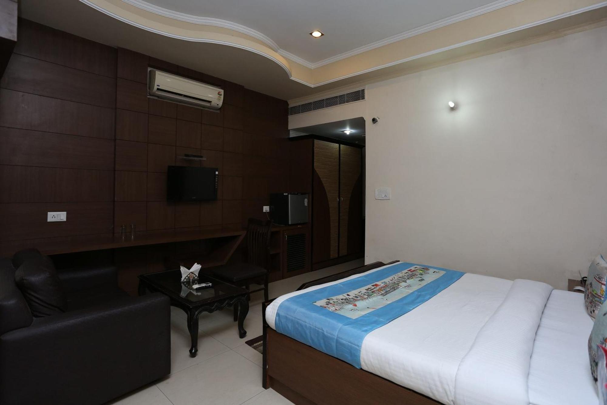 Hotel O Mukut Regency Газиабад Экстерьер фото
