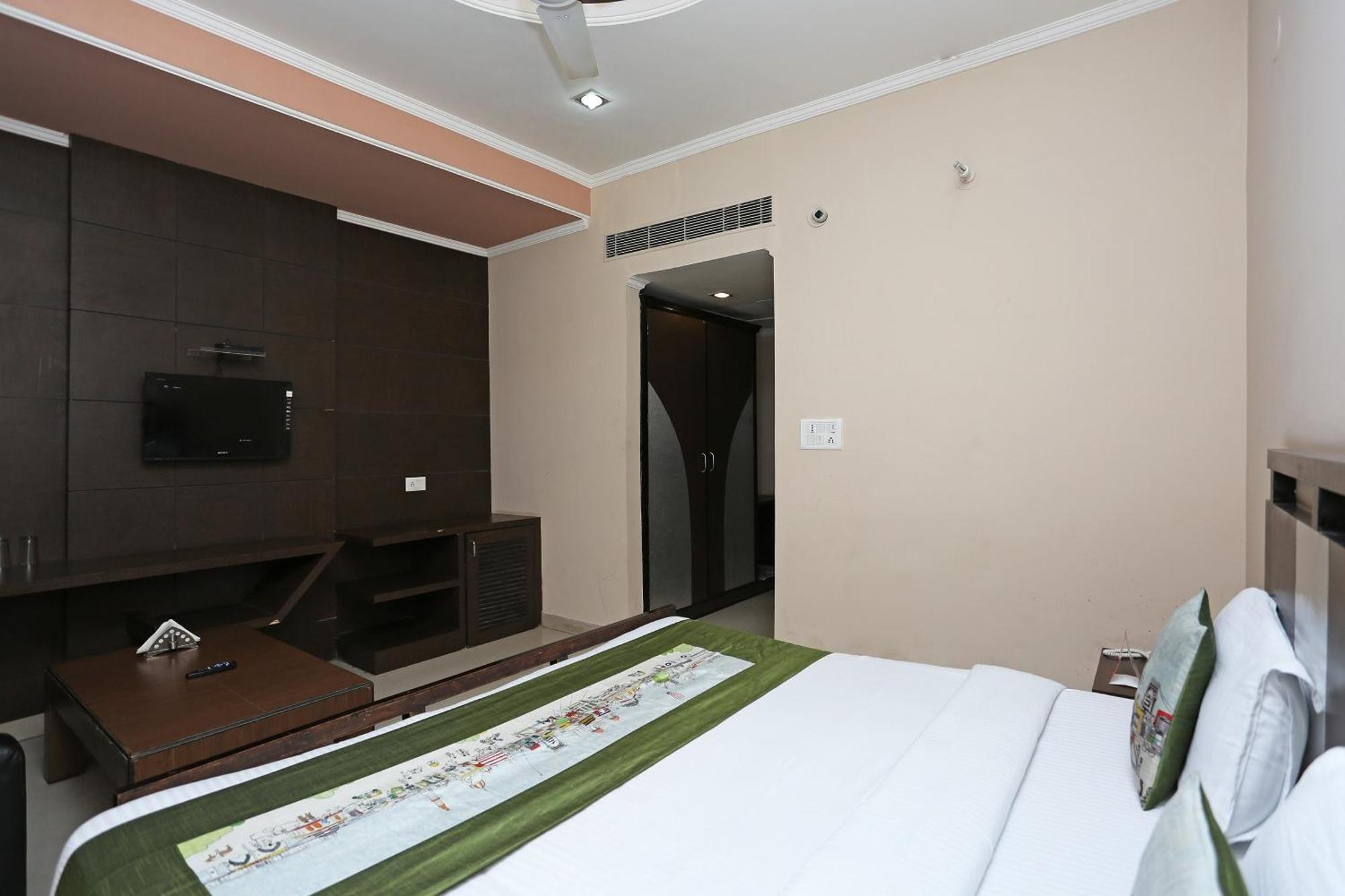 Hotel O Mukut Regency Газиабад Экстерьер фото