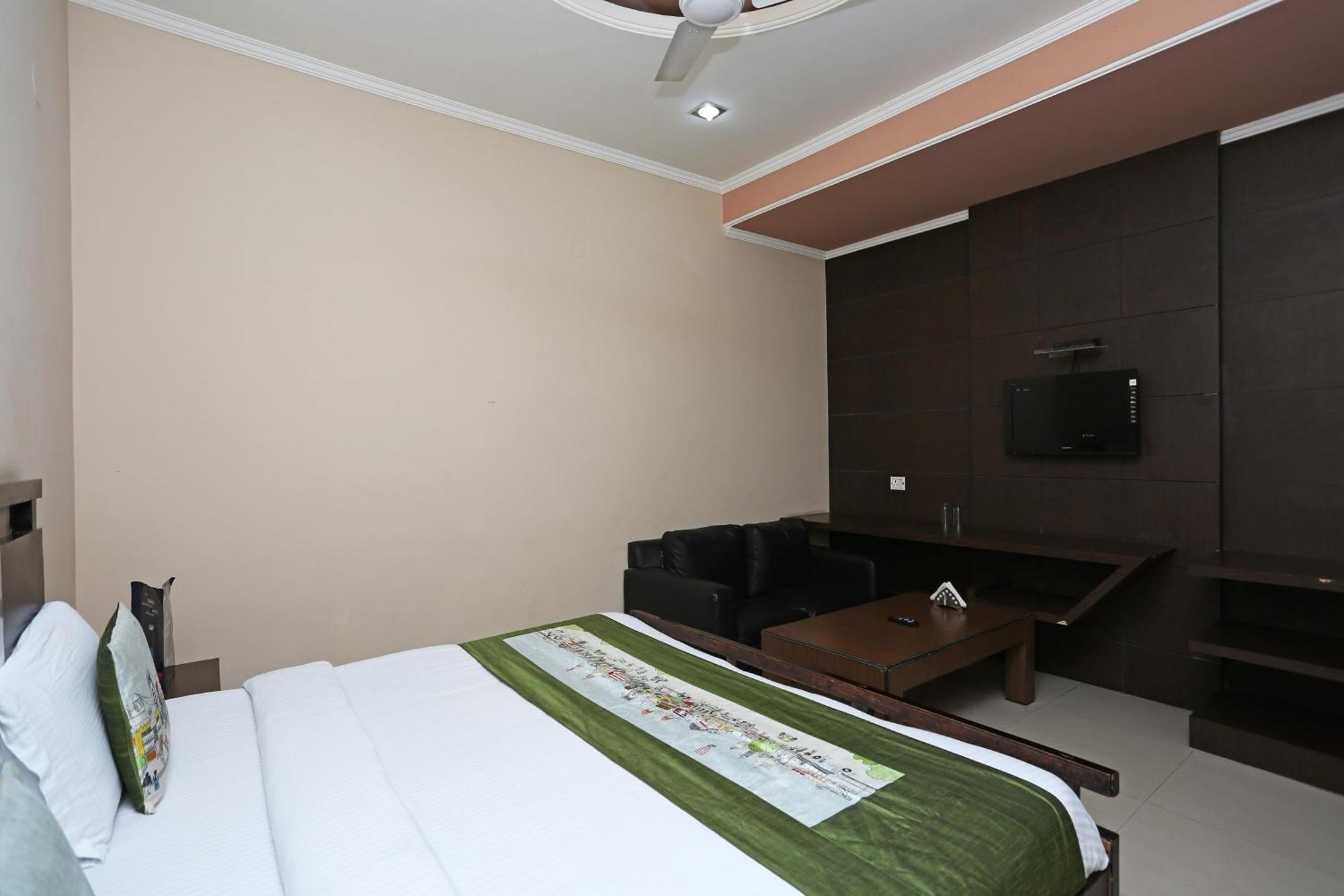 Hotel O Mukut Regency Газиабад Экстерьер фото