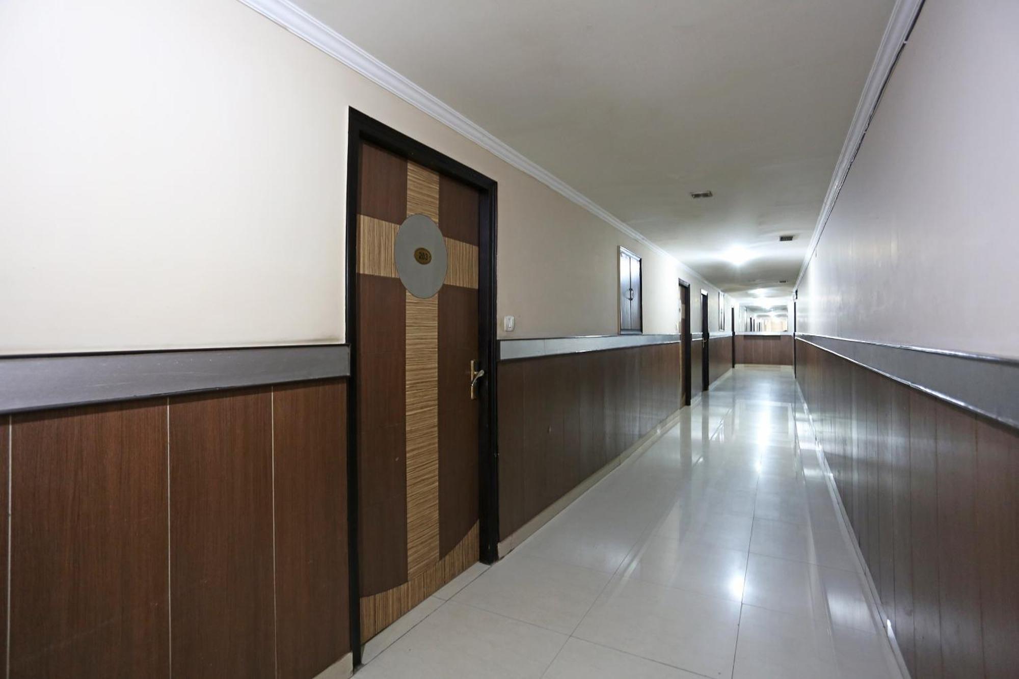 Hotel O Mukut Regency Газиабад Экстерьер фото